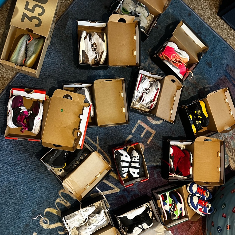 Message me tell me which ones u want to buy I’ll post them den .